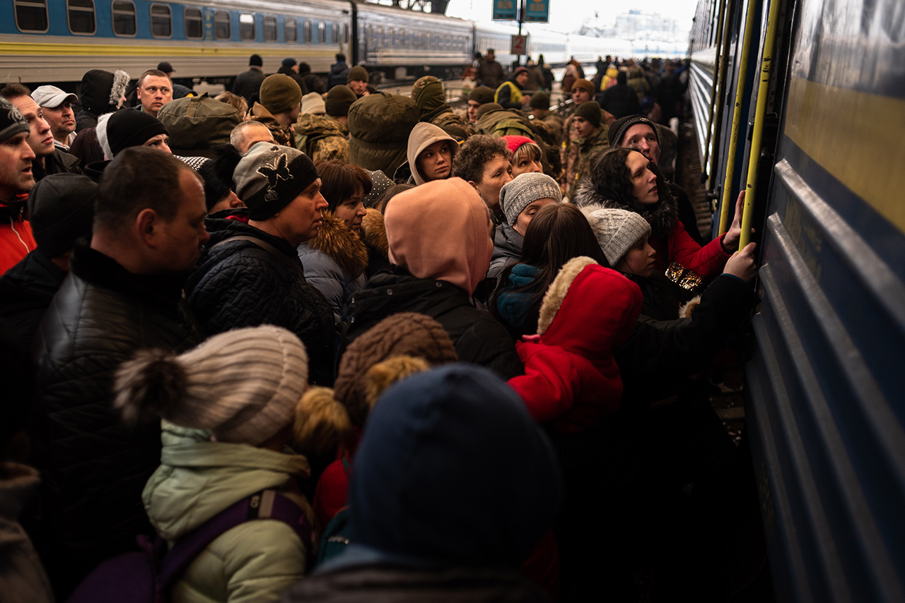 10 RUSSIAN INVASION UKRAINE REFUGEES TRAIN STATION LVIV 0808